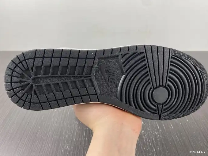 HYPE BQ4422-001 High White Retro 1 Jordan (2023) 85 Black 0425